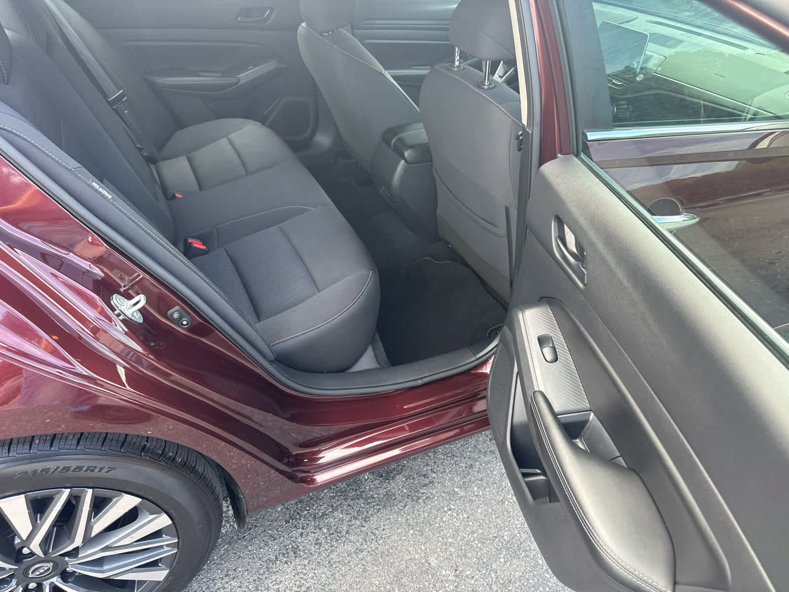 Used 2024 Nissan Altima 2.5 SV FWD image 18