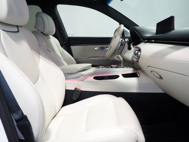 Used 2025 Genesis Electrified GV70 AWD Advance image 15