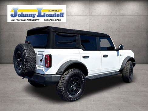 Used 2023 Ford Bronco Wildtrak image 2