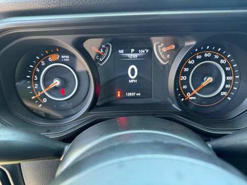 Used 2025 Jeep Wrangler Sport AWD/4WD image 13