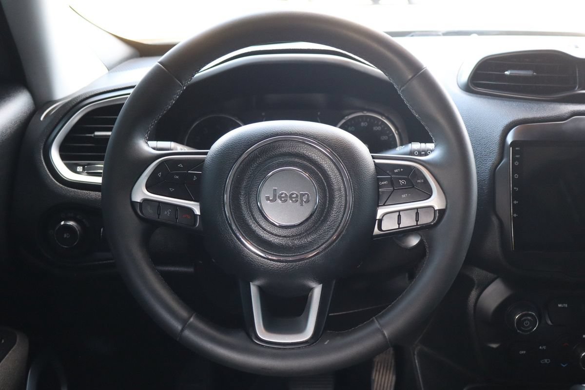 Used 2018 Jeep Renegade Latitude FWD image 18