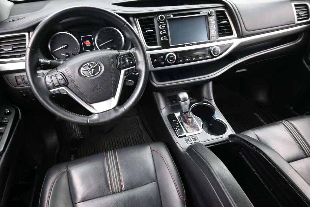 Used 2019 Toyota Highlander SE AWD/4WD image 17