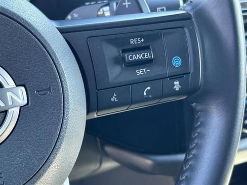 Used 2025 Nissan Pathfinder SV image 14