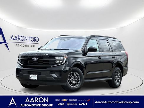 Used 2025 Ford Expedition Active AWD/4WD image 1