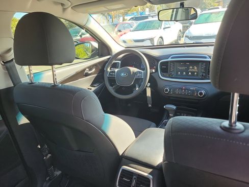 Used 2020 Kia Sorento AWD V6 image 13