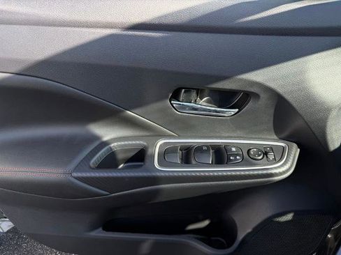 New 2025 Nissan Versa SR w/ Trunk Package image 19