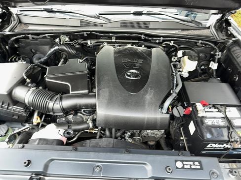 Used 2018 Toyota Tacoma TRD Sport AWD/4WD image 27