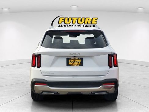 Used 2024 Kia Sorento S image 8