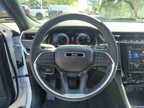 New 2025 Jeep Grand Cherokee Laredo X w/ Luxury Tech Group I image 14