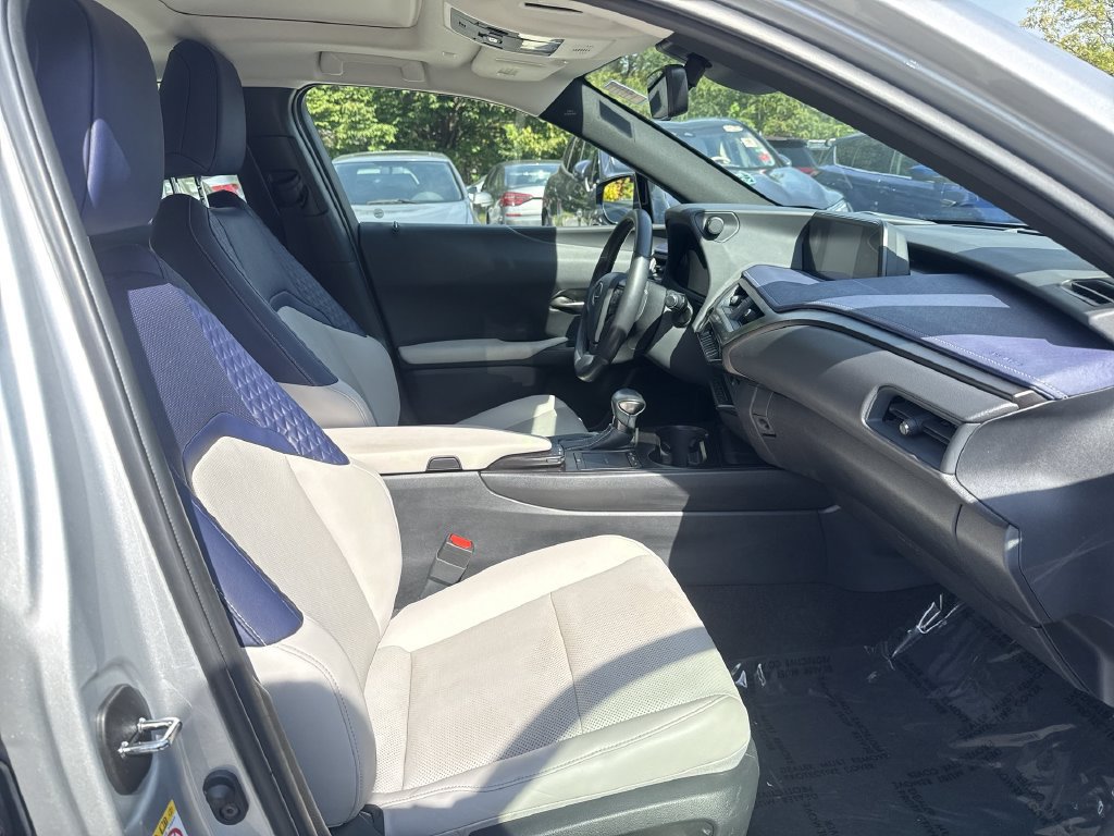 Used 2019 Lexus UX 200 w/ Premium Package FWD image 26