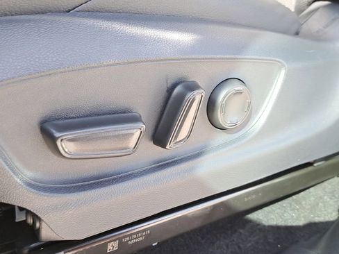 Certified 2025 Toyota Tacoma Limited image 19