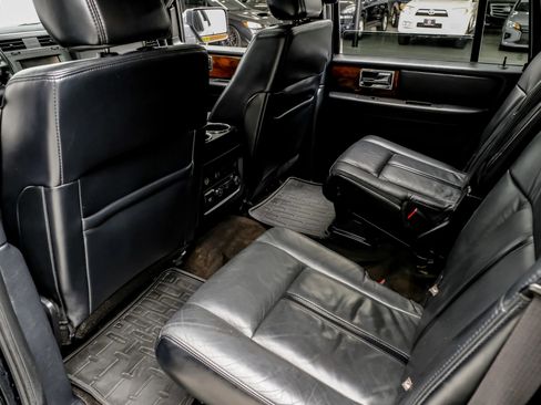 Used 2015 Lincoln Navigator 2WD image 38