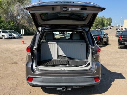 Used 2019 Toyota Highlander XLE AWD/4WD image 16