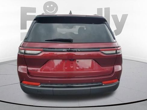 Used 2023 Jeep Grand Cherokee Altitude AWD/4WD image 4