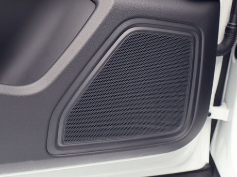 Certified 2025 Porsche Macan AWD/4WD image 14