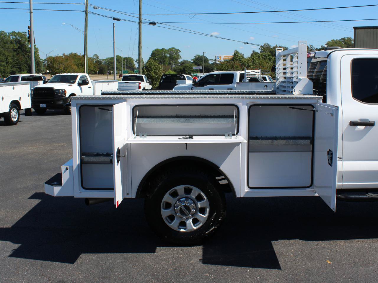 Used 2024 Ford F350 XLT w/ FX4 Off-Road Package AWD/4WD image 16