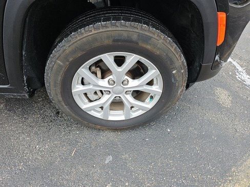 Used 2023 Jeep Grand Cherokee Limited image 10