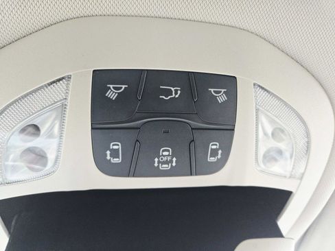 Used 2024 Chrysler Pacifica Touring-L image 35