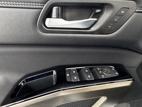 Certified 2025 Nissan Pathfinder Platinum AWD/4WD image 23