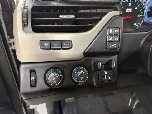 Used 2020 GMC Yukon XL Denali w/ Denali Ultimate Package AWD/4WD image 13