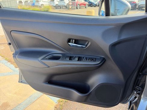 Used 2025 Nissan Versa SV image 18