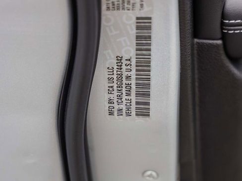 New 2025 Jeep Grand Cherokee L Limited w/ Black Appearance Package image 30