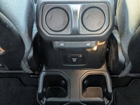 Used 2024 Jeep Gladiator Rubicon w/ Technology Group image 15