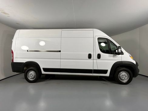 Used 2025 RAM ProMaster 2500 w/ Convenience Group FWD image 8