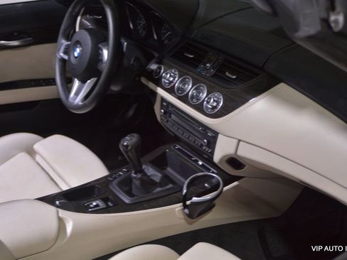 Used 2010 BMW Z4 sDrive35i image 22