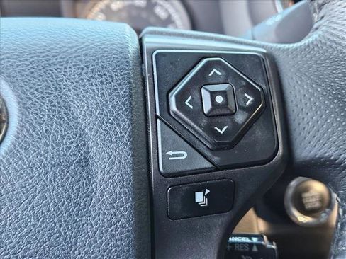 Used 2017 Toyota Tacoma TRD Off-Road image 12