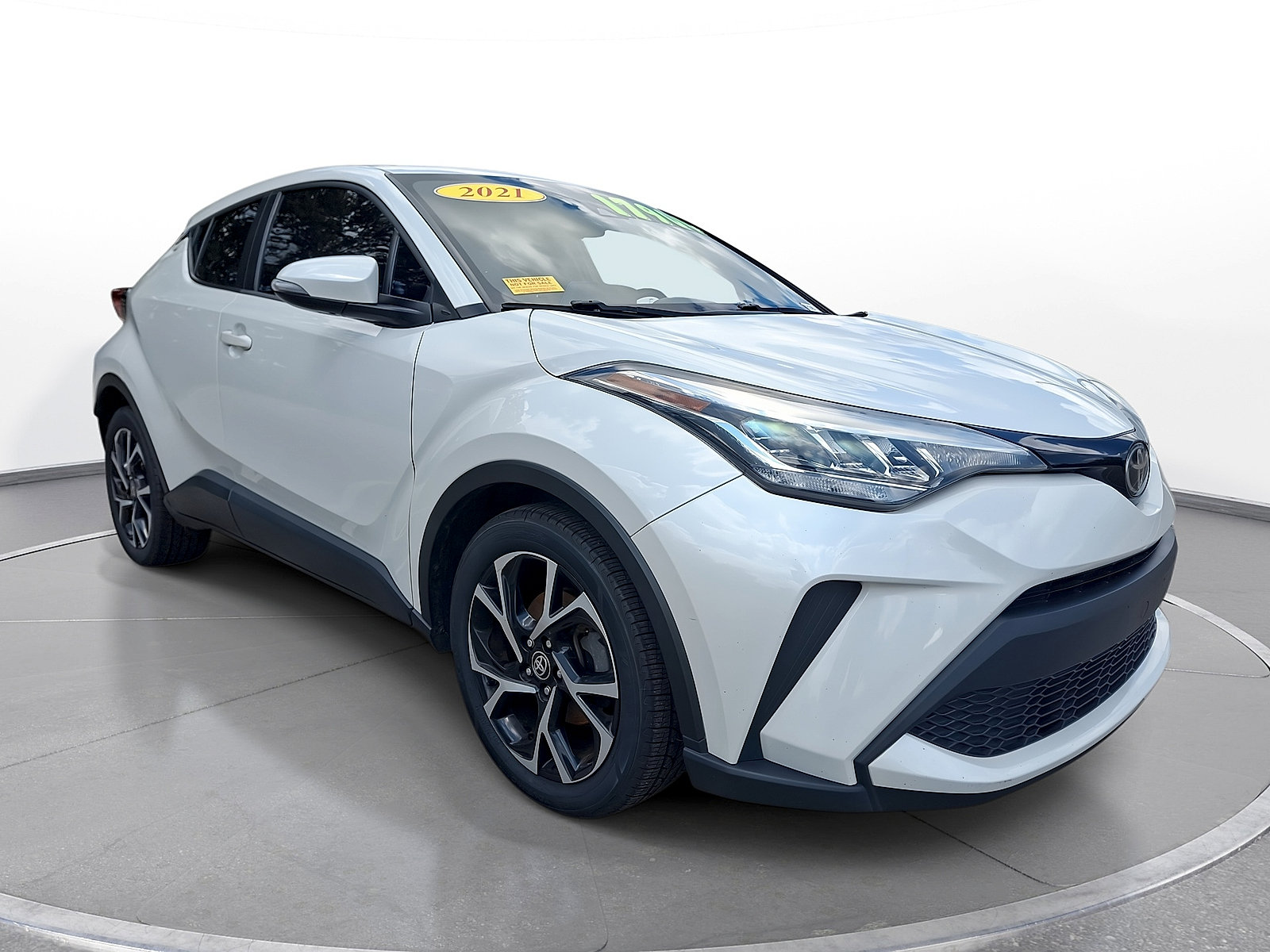 Used 2021 Toyota C-HR XLE FWD image 1