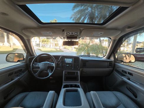 Used 2006 Chevrolet Avalanche Z66 w/ Sun And Sound Package image 13