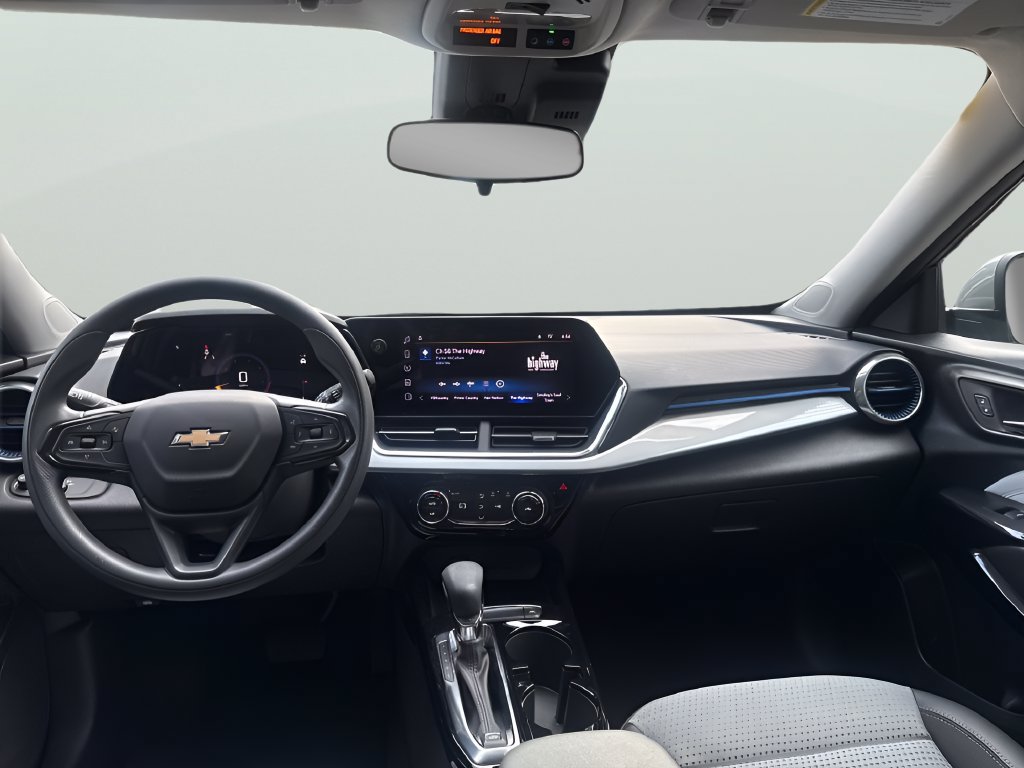 Used 2024 Chevrolet Trax LT FWD image 15