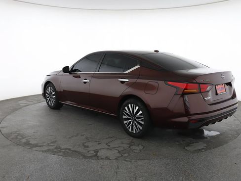 Used 2024 Nissan Altima 2.5 SV FWD image 9