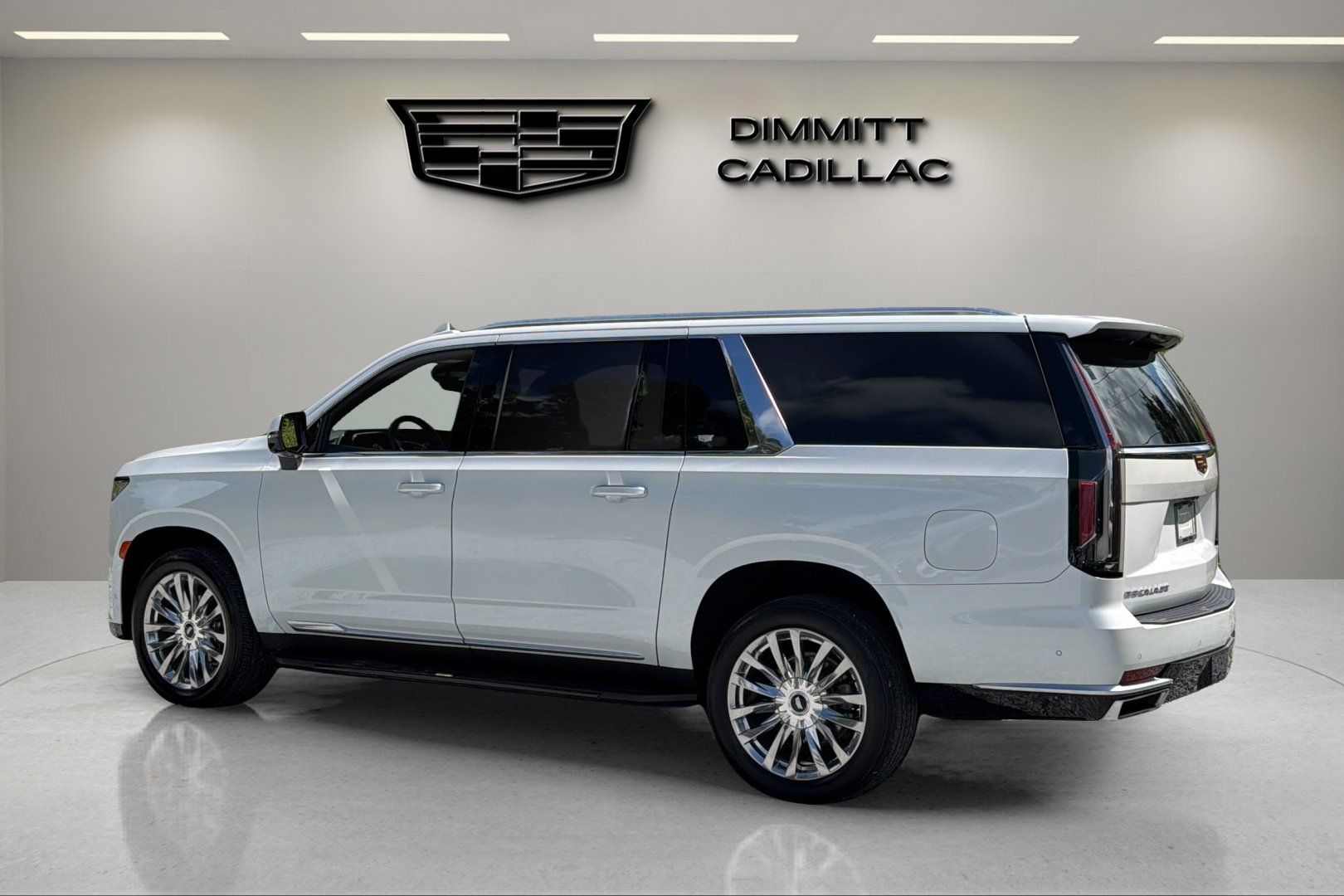 Certified 2023 Cadillac Escalade ESV Premium Luxury w/ LPO, Illumination Package AWD/4WD image 7