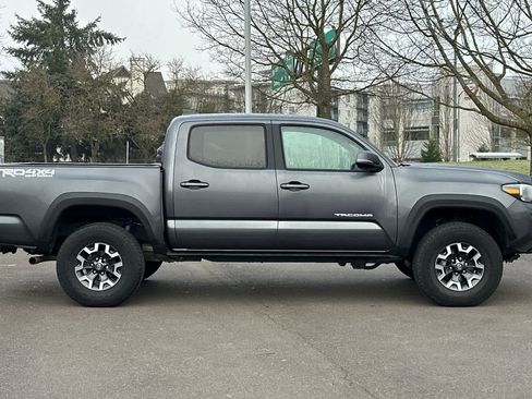 Used 2021 Toyota Tacoma TRD Off-Road image 8