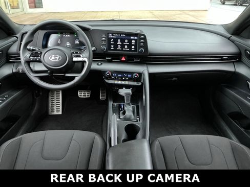 Used 2025 Hyundai Elantra Sport image 4