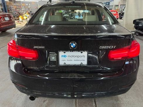 Used 2017 BMW 320i xDrive Sedan AWD/4WD image 3