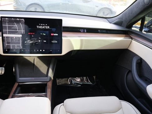 Used 2021 Tesla Model S Plaid image 40