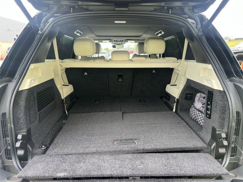 Used 2024 Land Rover Range Rover Long Wheelbase SE image 33