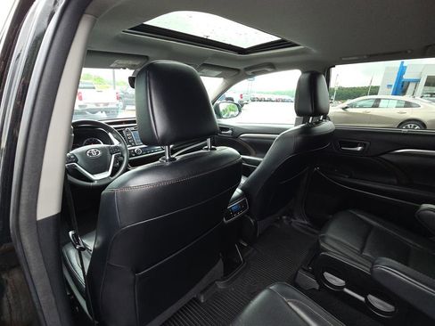 Used 2018 Toyota Highlander Limited AWD/4WD image 28