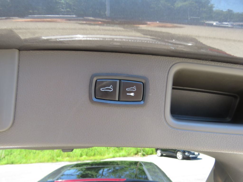 Used 2018 Porsche Macan Sport Edition AWD/4WD image 18