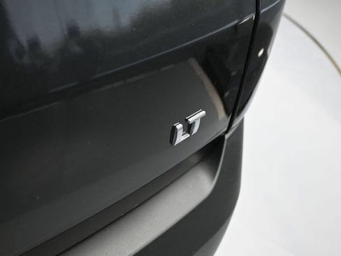 Used 2023 Chevrolet Traverse LT FWD image 42