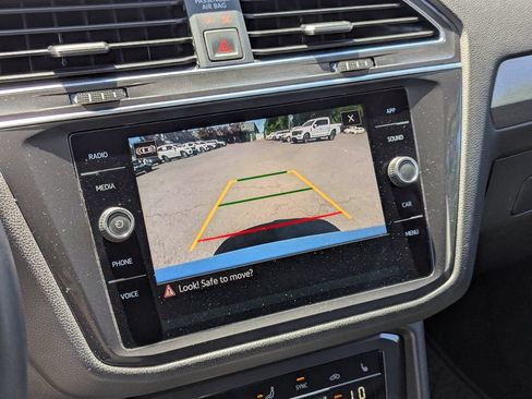 Used 2022 Volkswagen Tiguan SE AWD/4WD image 18
