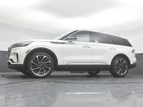 Certified 2025 Lincoln Aviator Reserve w/ Equipment Group 201A image 42