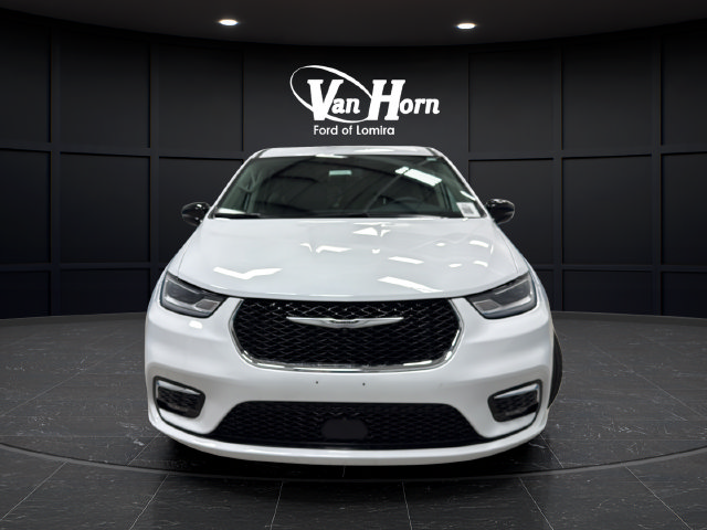 Used 2024 Chrysler Pacifica Limited FWD image 2