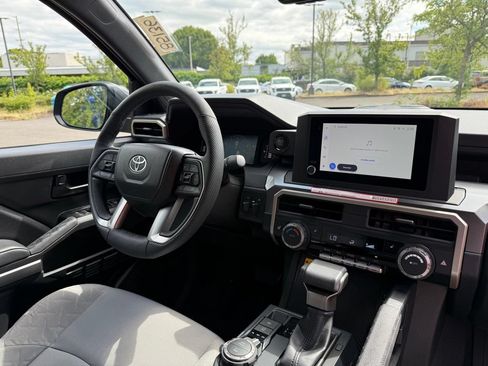 Certified 2025 Toyota Tacoma SR5 AWD/4WD image 21