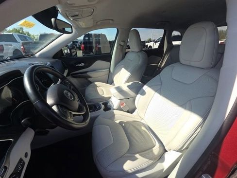 Used 2019 Jeep Cherokee Limited FWD image 26