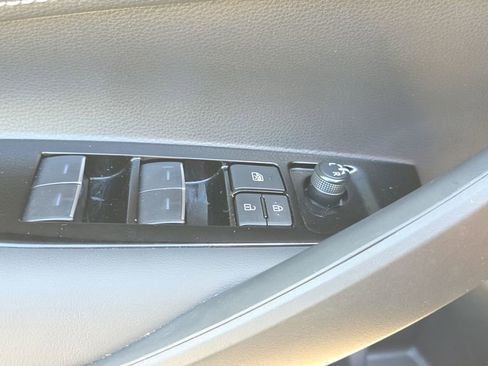 Used 2025 Toyota Corolla SE FWD image 19