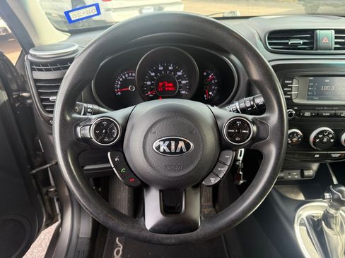 Used 2016 Kia Soul + FWD image 9